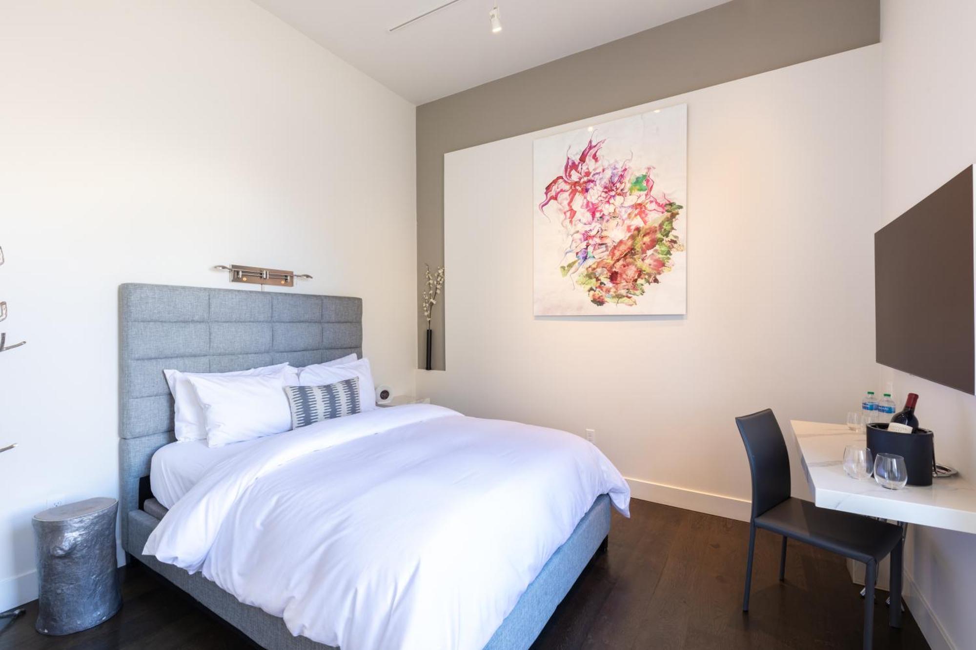 R Inn Napa Room photo