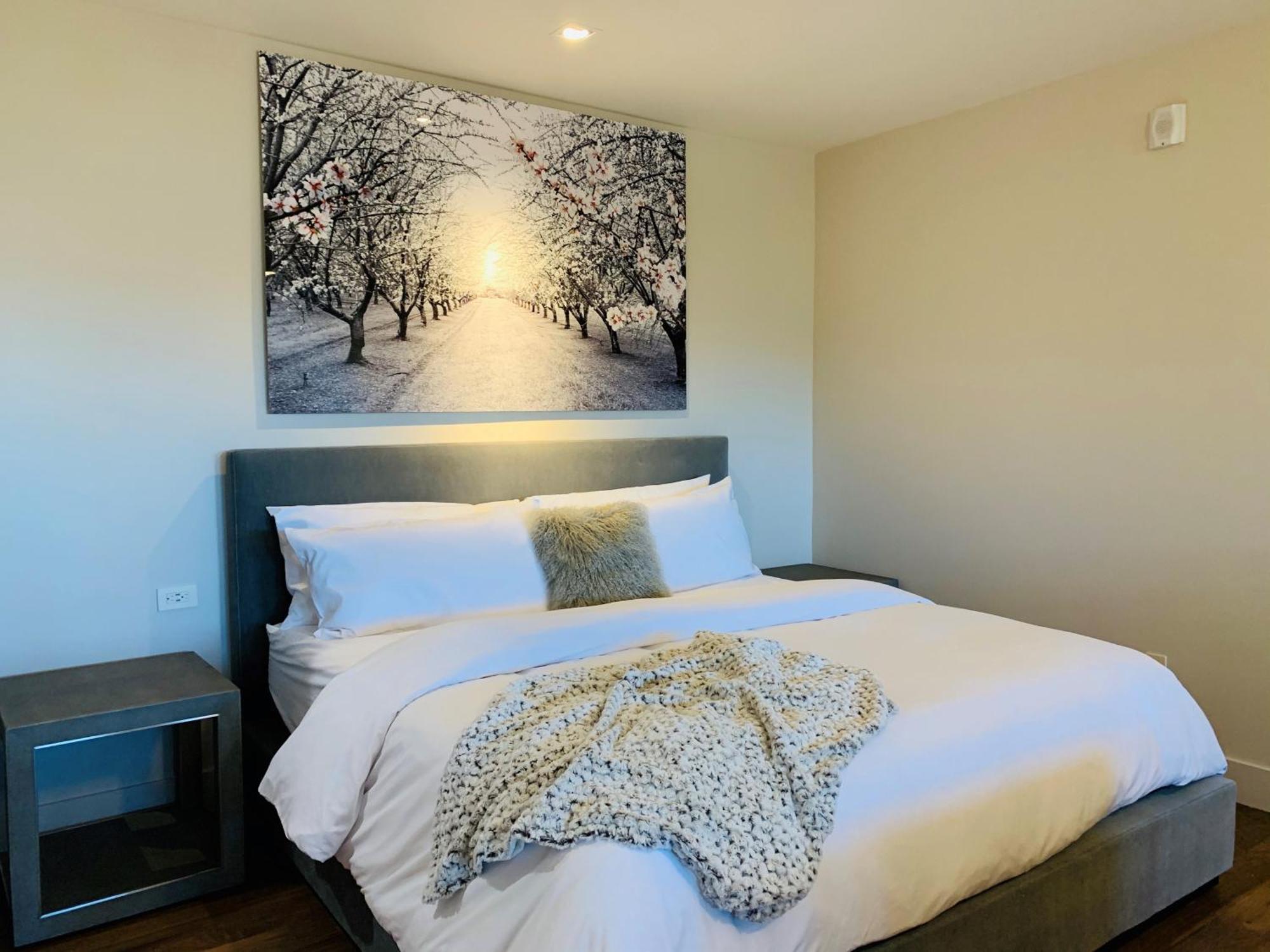 R Inn Napa Room photo