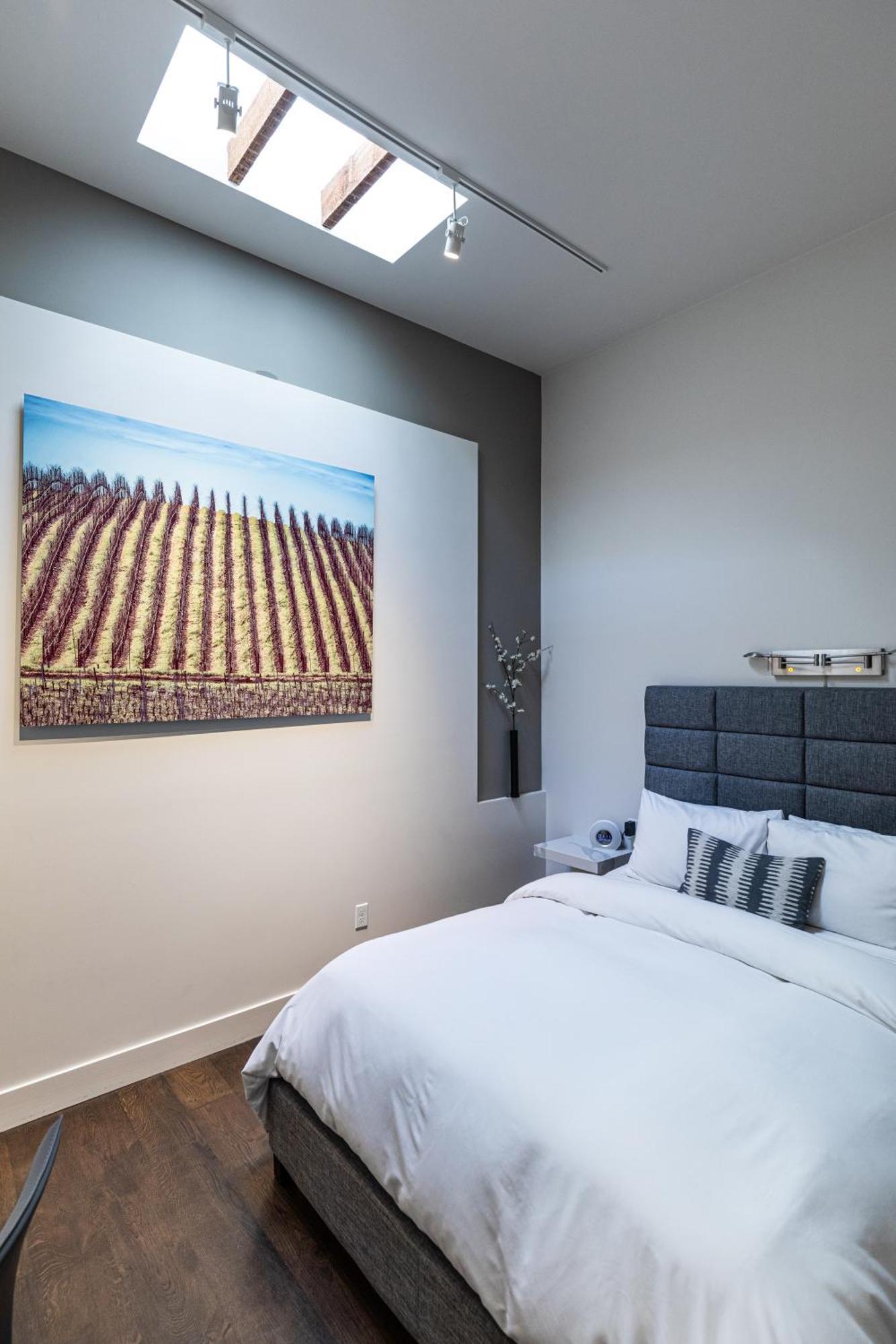 R Inn Napa Room photo
