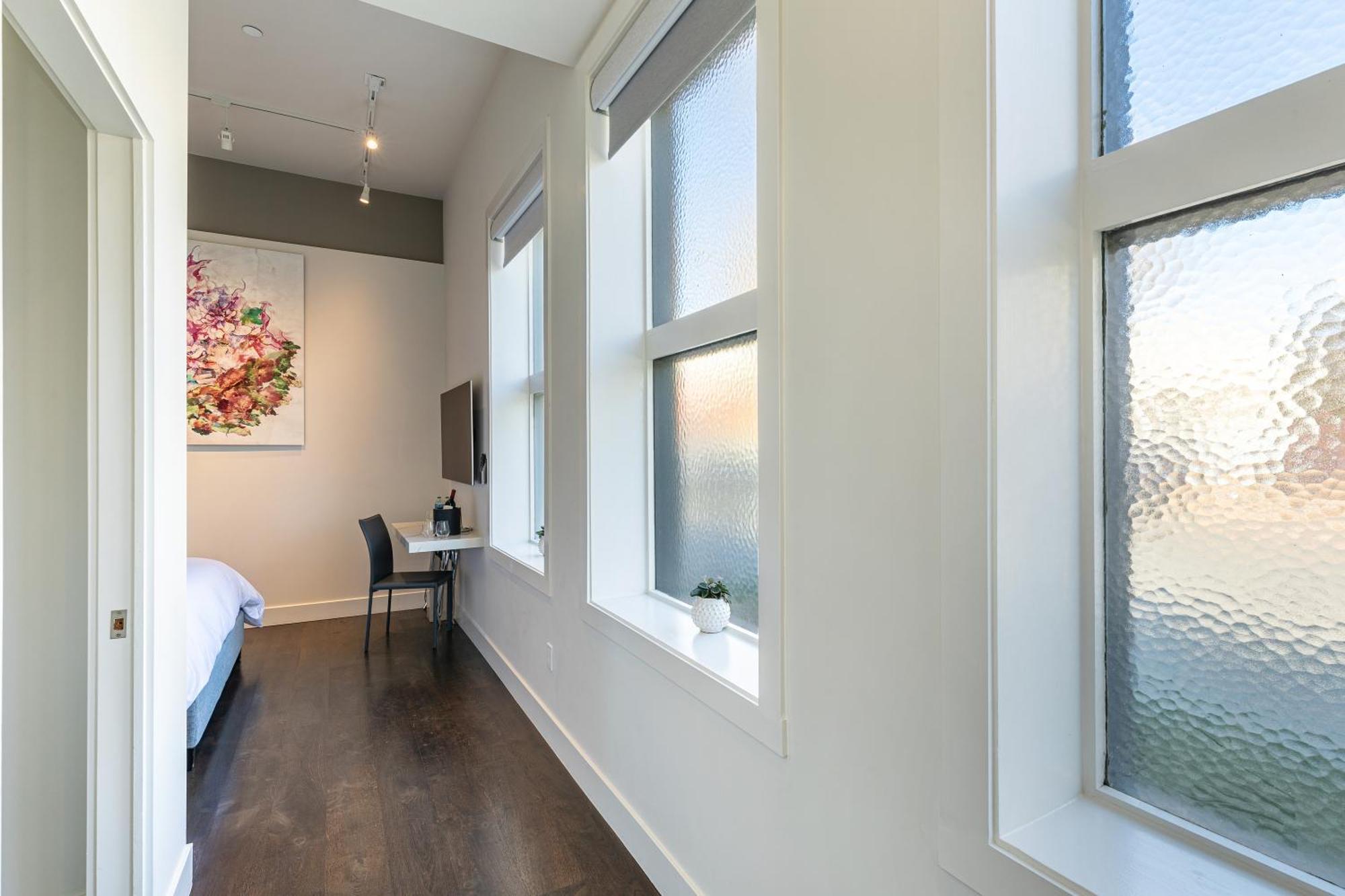 R Inn Napa Room photo