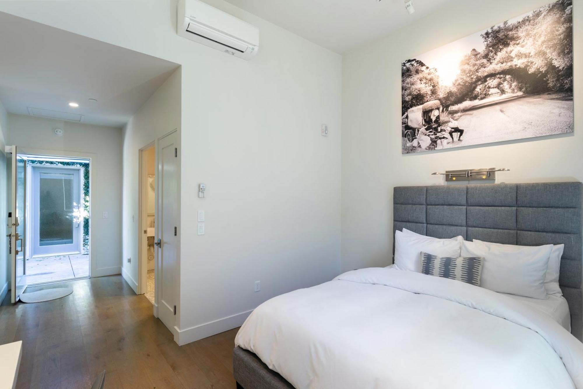 R Inn Napa Room photo